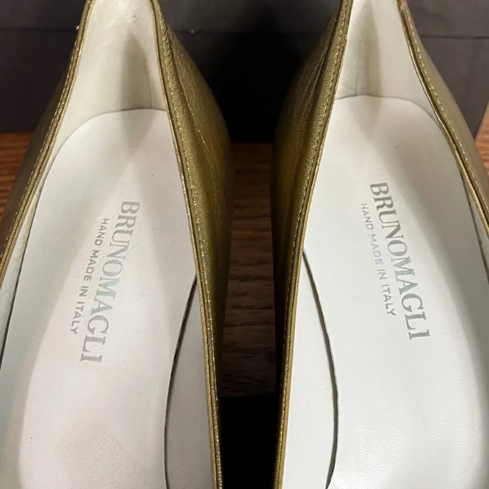Bruno Magli Italian Nisako Carrera Gold open toe wedge heel New w/tags & box 7.5